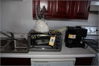 Lot of toaster oven and blender
