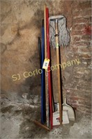 Lot of assorted cleaner poles