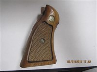 Smith & Wesson Checkered Wood Grips w/Medallion