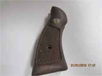 S & W Checkered Wood Grips w/Medallion