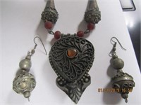 Vtg. Locket Necklace w/Stone & Matching Earrings
