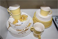 MID-CENTURY DINNERWARE