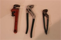 14" Ridgid pipe wrench & 2 pair of chanalox