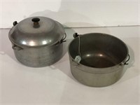 2- Aluminum pots 1 with lid