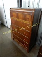 ANTIQUE CHEST OF DRAWER (MATCHES 104 & 105)