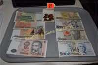 TRAY OF ASSORTED FOREIGN CURRENCY AND COINS