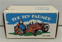 AC D19 Toy Farmer 1989
