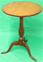 LATE 18TH C. QUEEN ANNE CANDLE STAND W/ROUND TOP