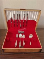 FR- Oneida Silversmith Cutlery Set