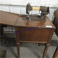 Eectric sewing machine w/stand