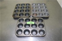 3 SMALL CUP CAKE BAKING PANS
