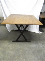 1 table with adjustable top