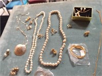 Vintage Neckalces, Earrings Shell Necklace
