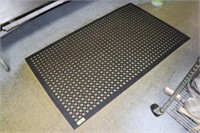 FLOOR MAT