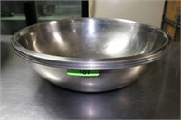 SIX STAINLESS STEEL BOWLS