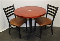 Round table & 2 chairs