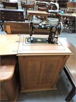 Antique Sewing Machine W/Accesories