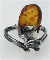 AMBER RING SET IN SILVER
