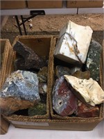 Box lot with assorted mixed minerals