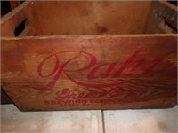 ANTIQUE RAHR GREEN BAY BREWING CO CRATE