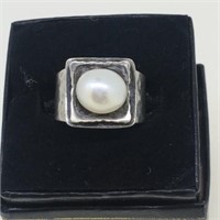 STERLING RING WITH PEARL SET IN DOUBLE SQUARE
