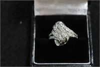 LADIES DIAMOND RING - SIZE: 8 BASE METAL AND