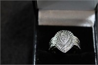 LADIES DIAMOND RING - SIZE: 7 BASE METAL AND