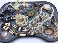 COSTUME FASHION JEWELRY TRAY NECKLACES, CHARMS