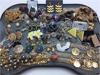 FASHION COSTUME JEWELRY TRAY-EARRINGS/NECKLACES