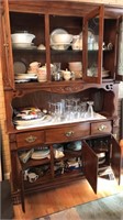 Deal China Cabinet Contents