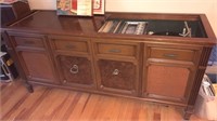 Vintage Magnavox Stereo w/Records
