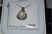 Sterling Freshwater Pearl Pendant Necklace .75"