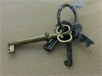 3 cabinet keys & 1 lock key