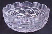 A cut glass bowl, 8" diameter