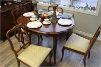 China cabinet and Table w leaf and 6 chairs