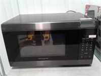 Frigidaire Black Stainless Steel microwave, 1.4 cf