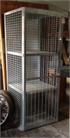 3-compartment security cage