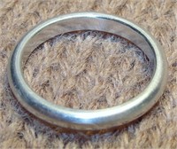 18K White Wedding Ban Gold Ring Sz7.25  .9 Grams