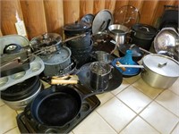 Extensive Pots and Pans Cookware Group