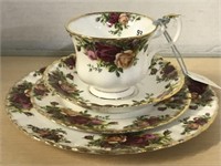 Royal Albert ‘Old Country Roses’ 4pc Setting