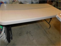 ADJUSTABLE PLASTIC PORTABLE TABLE