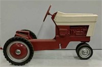 IH 86 Series Pedal Tractor to Finish Customizing