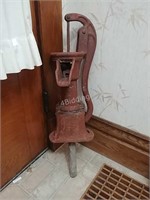 FR- Antique Water Hand Pump