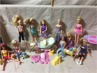 Prince&Pauper Barbie carriage & many dolls etc