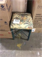 1 LOT ACCENT STOOL