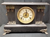 Vintage Sessions USA Wood Casing Mantle Clock