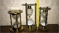 3 round hourglasses