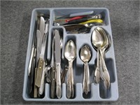 LARGE LOT OF CUTLERY