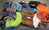 LARGE LOT OF DOG CLOTHES & LEASHES +++