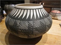 6" Signed Juanita L. Peters Hopi Pot